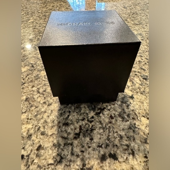 Michael Kors Watch - Picture 2 of 11